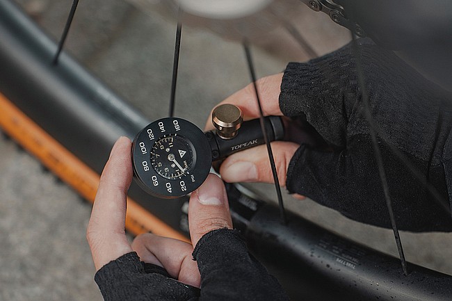 Topeak AirBooster G+ Co2 Inflator w/ Gauge 