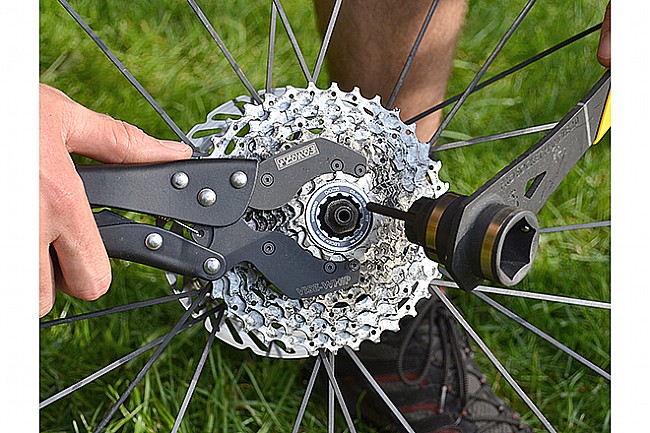Pedros Cassette Lockring Socket W/ Guide Pin Pedros Cassette Lockring Socket W/ Guide Pin